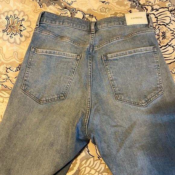 Express Mom Jean Super High Rise 6 Distressed - Picture 6 of 9